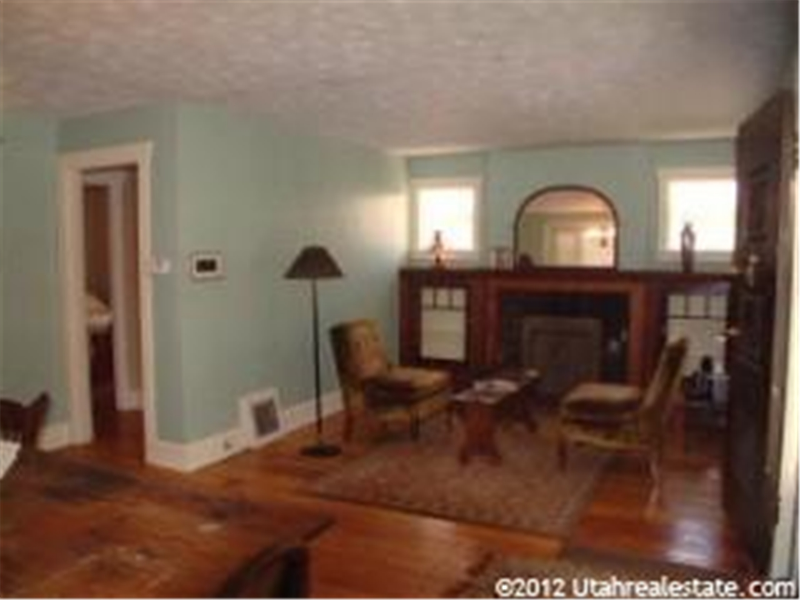 458 Williams Ave - Photo 2 of 10