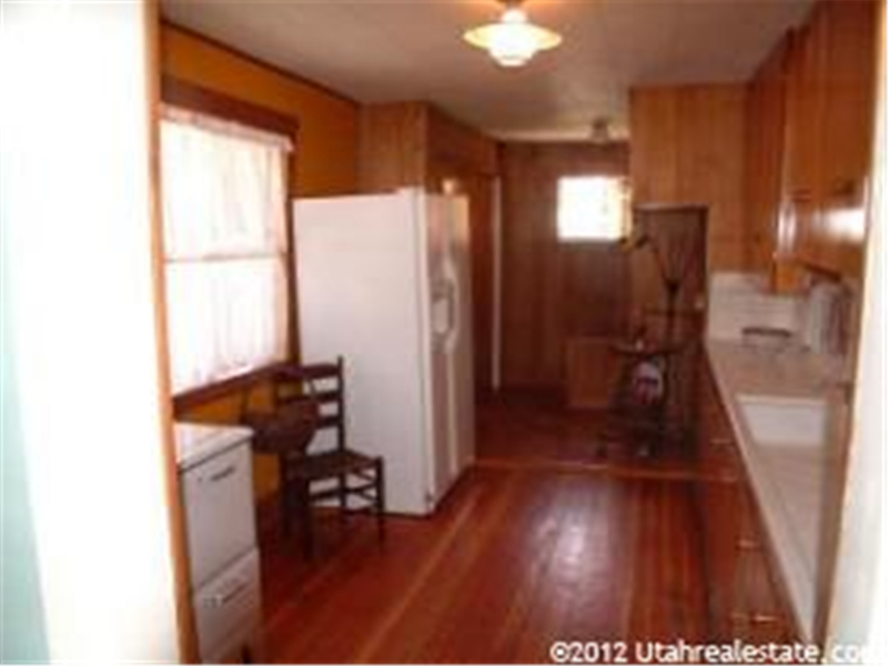 458 Williams Ave - Photo 3 of 10