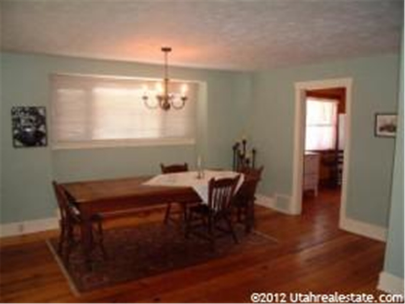 458 Williams Ave - Photo 4 of 10
