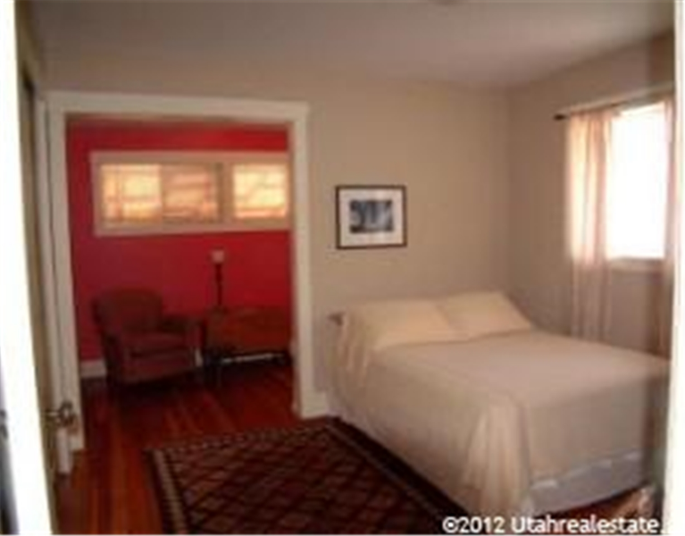 458 Williams Ave - Photo 5 of 10