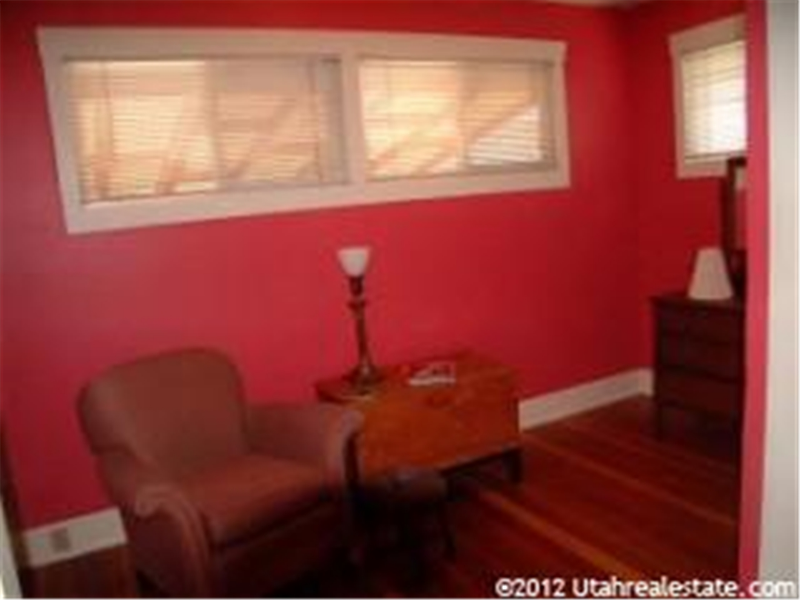 458 Williams Ave - Photo 6 of 10