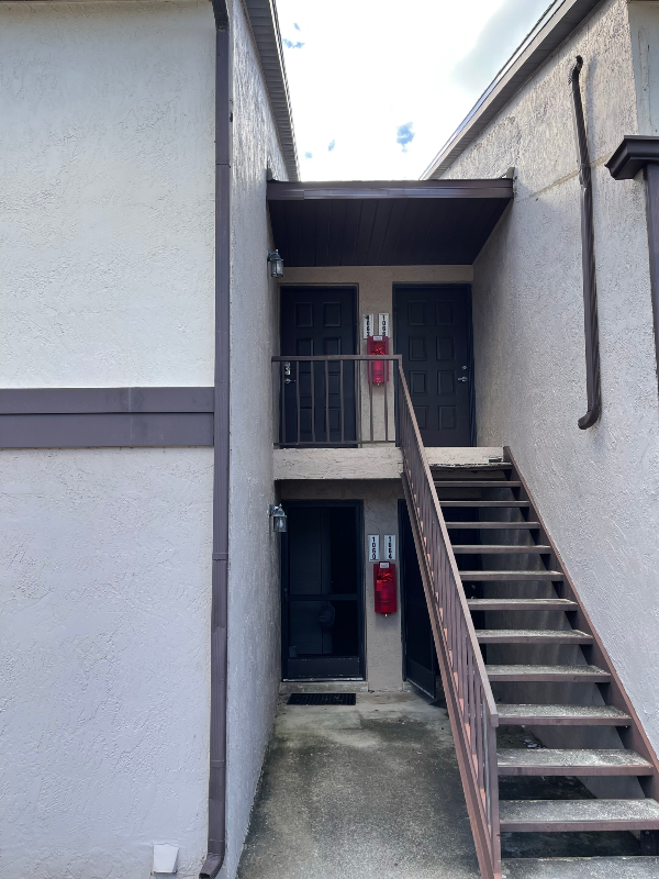 1062 Ellen Ct - Photo 2 of 11