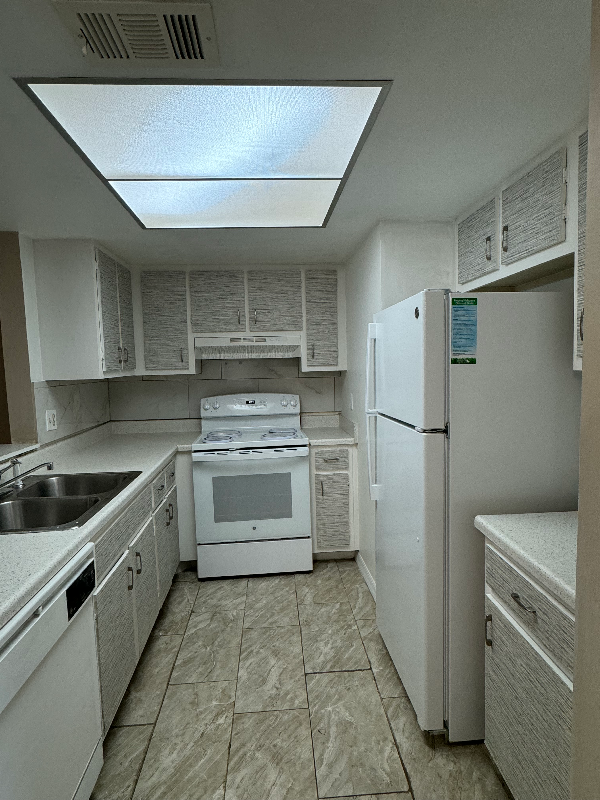 1062 Ellen Ct - Photo 5 of 11