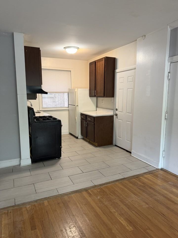 5964 N Paulina St Apt 1st #1st - Photo 2 of 11