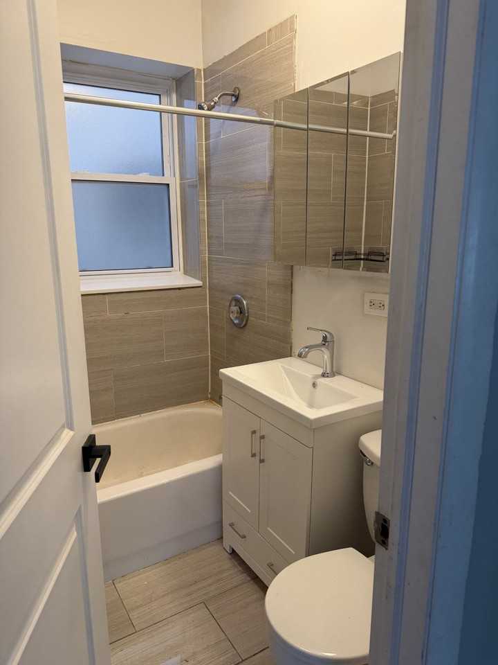 5964 N Paulina St Apt 1st #1st - Photo 6 of 11
