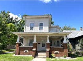 featured image of 820 W 7th St #A