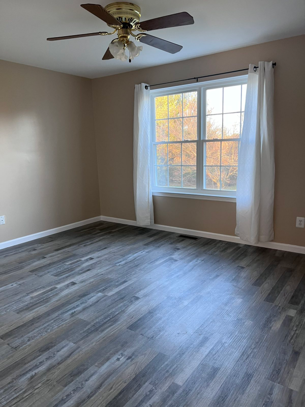 33 Everett Dr - Photo 3 of 21