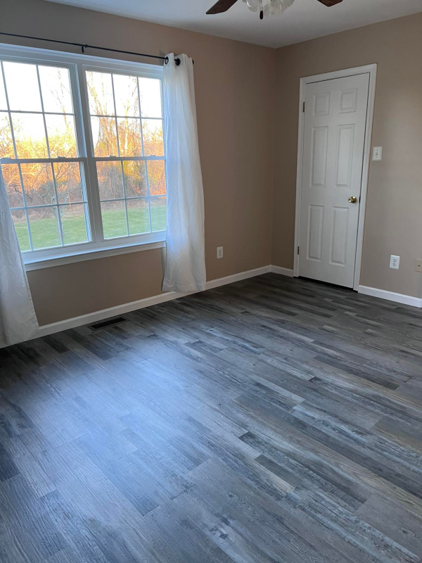 33 Everett Dr - Photo 4 of 21