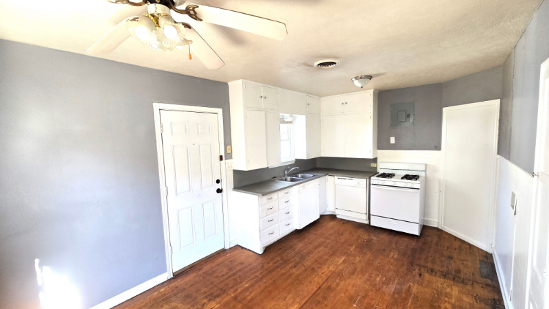 1720 23rd St #A - Photo 5 of 17