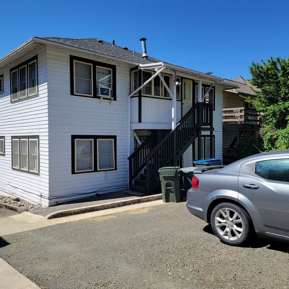 721 Se Kane St #3 - Photo 4 of 13