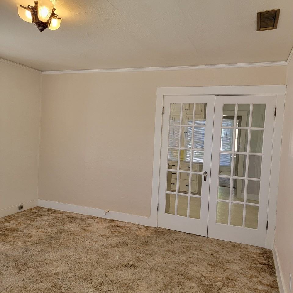 721 Se Kane St #3 - Photo 3 of 13