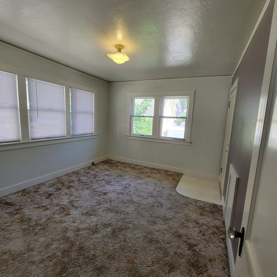 721 Se Kane St #3 - Photo 7 of 13