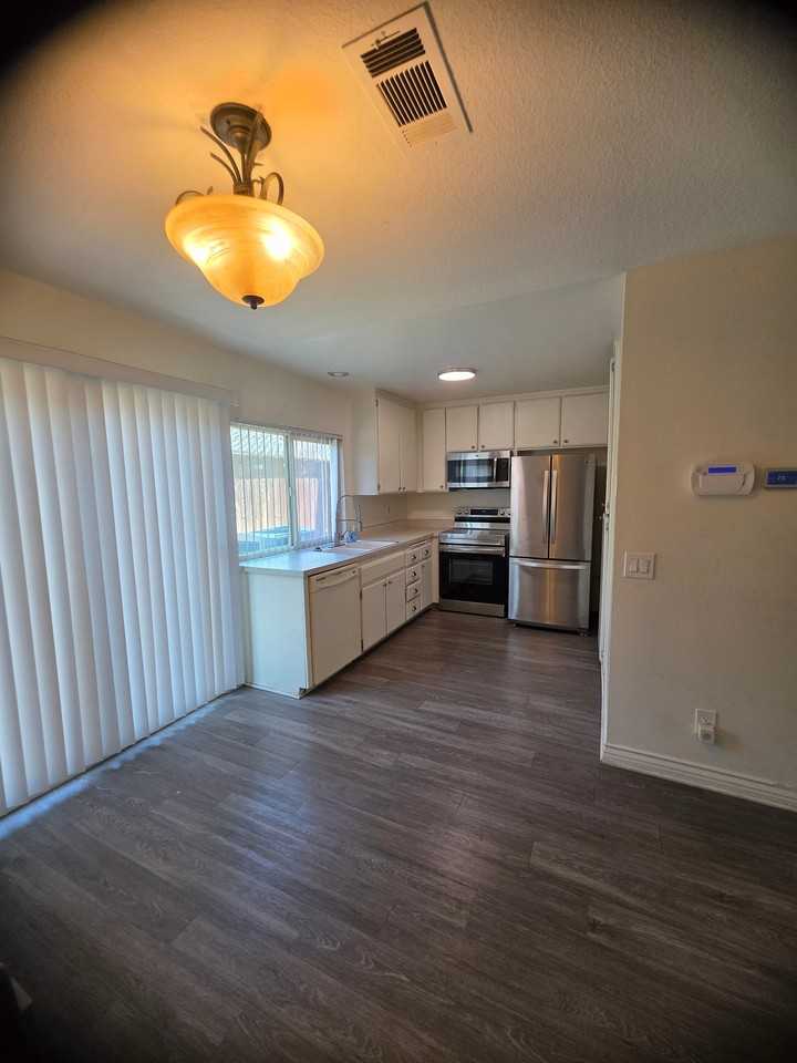 1623 Heather Dr - Photo 4 of 14