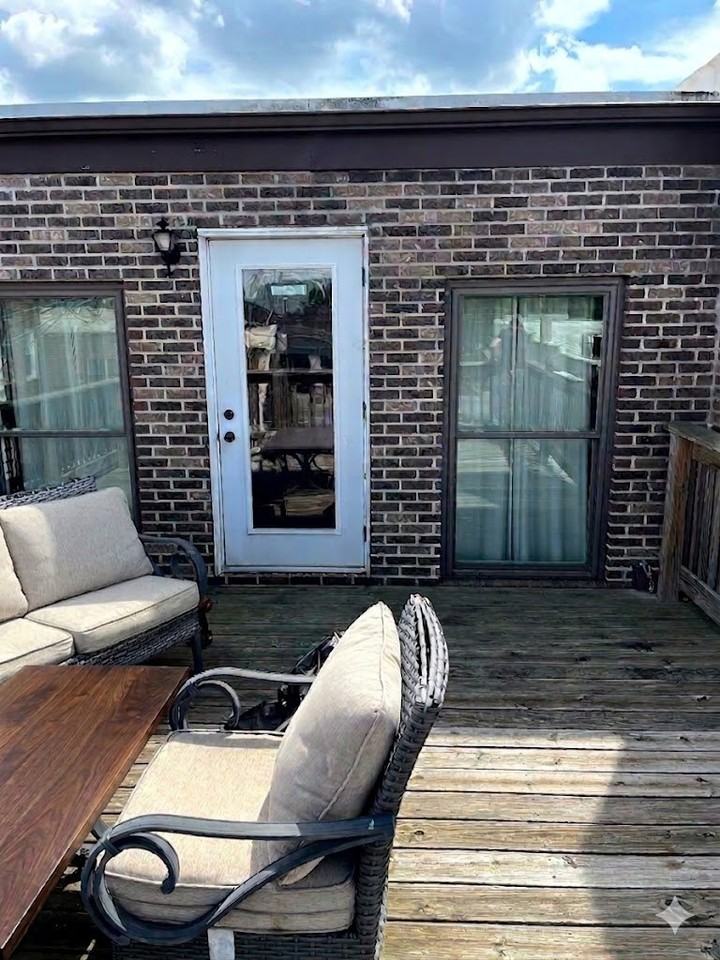 213 W Madison St - Photo 3 of 8