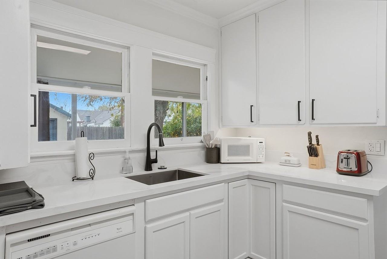 1169 Pacific St - Photo 3 of 12