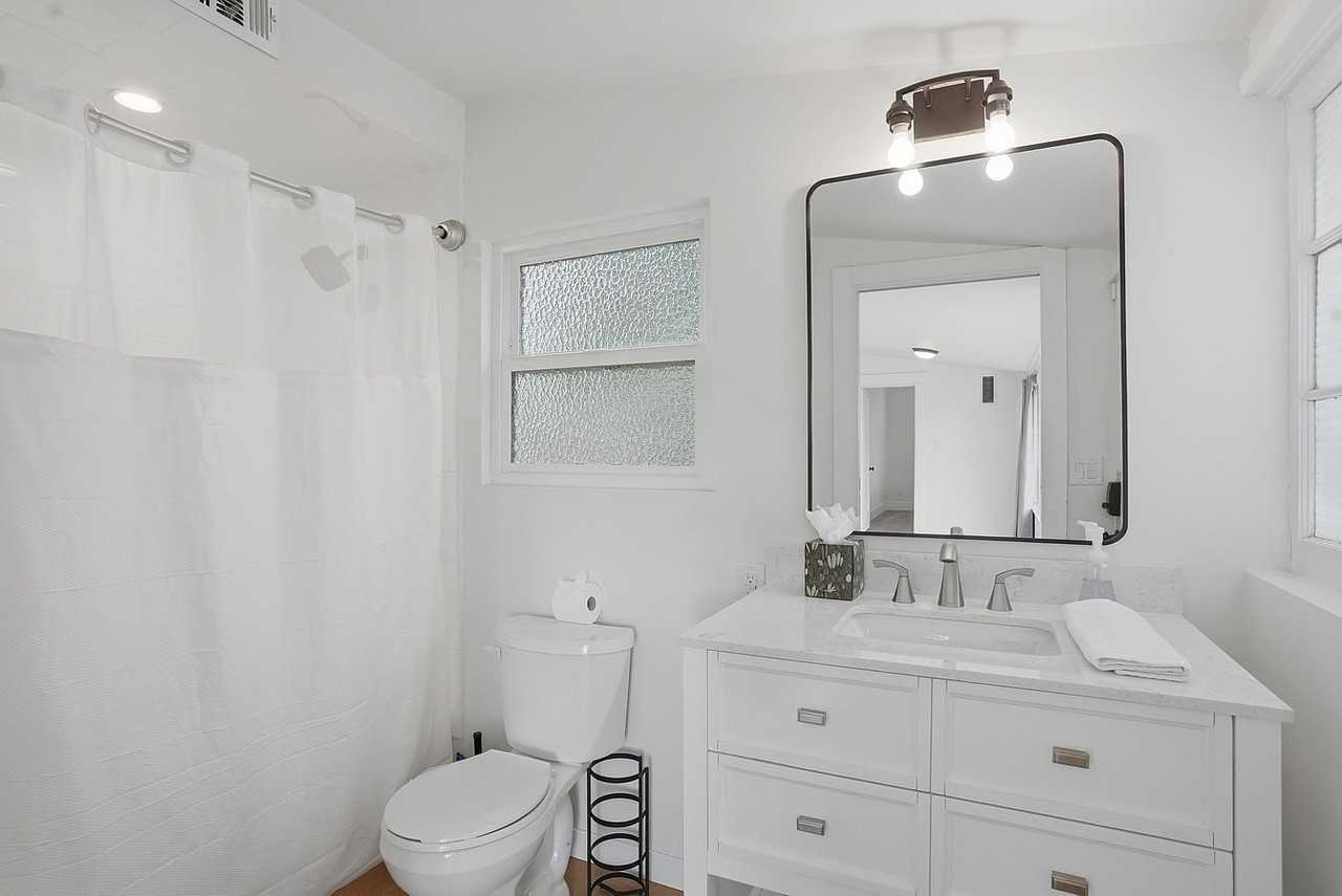 1169 Pacific St - Photo 4 of 12