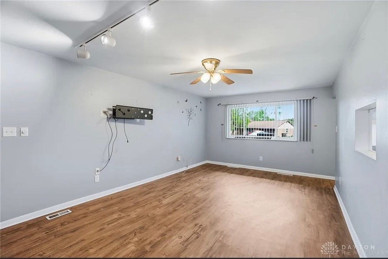 4360 Wallington Dr - Photo 4 of 20
