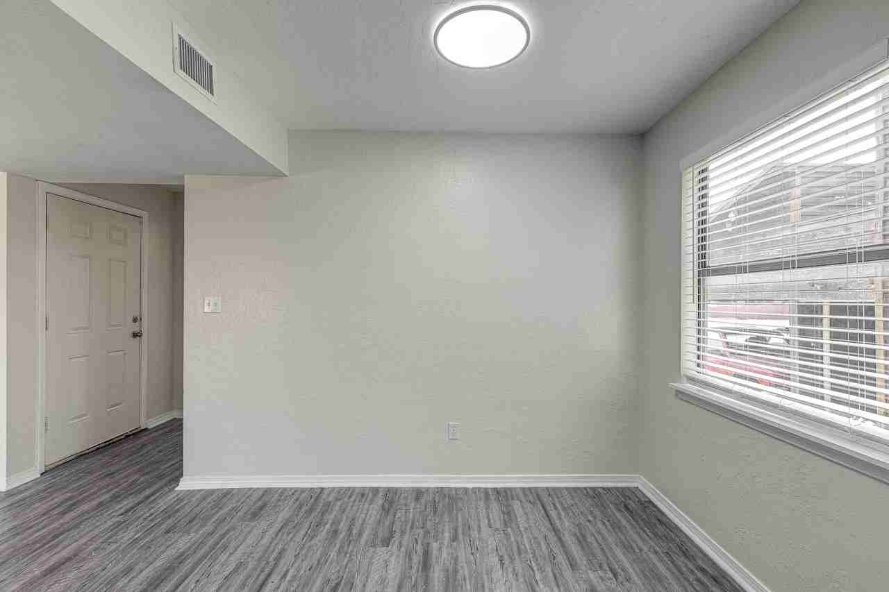 2904 Nw Ozmun Ave #A - Photo 5 of 15