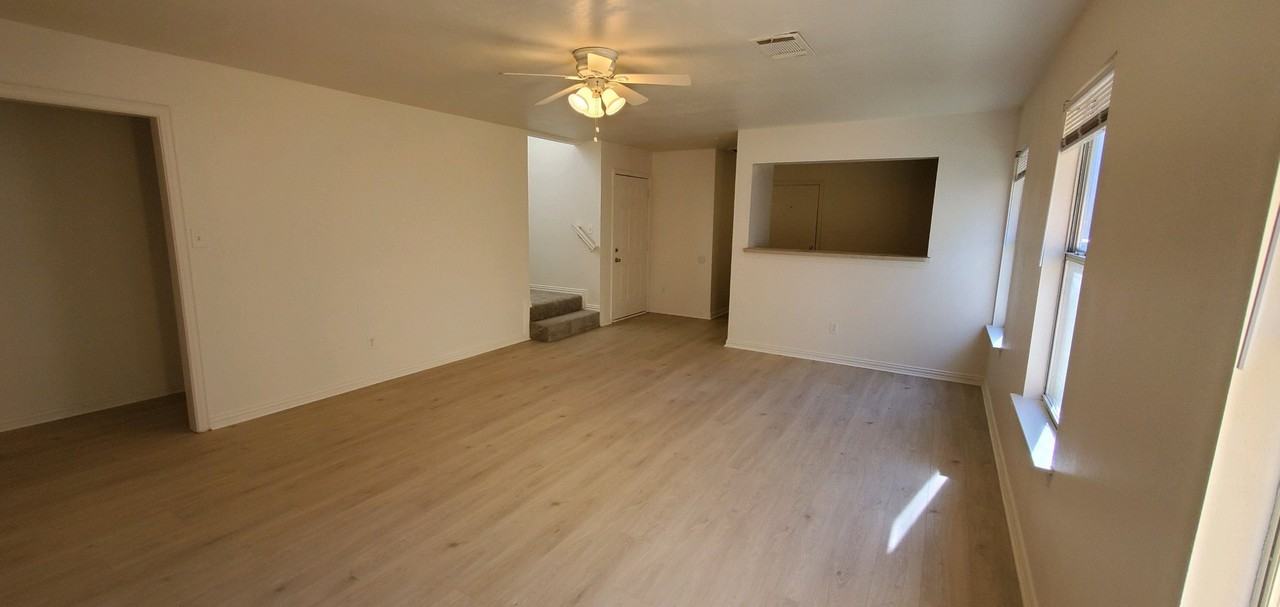 13637 Biggs St - Photo 3 of 12