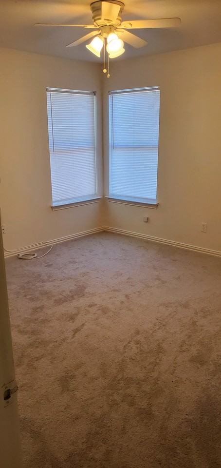 13637 Biggs St - Photo 6 of 12