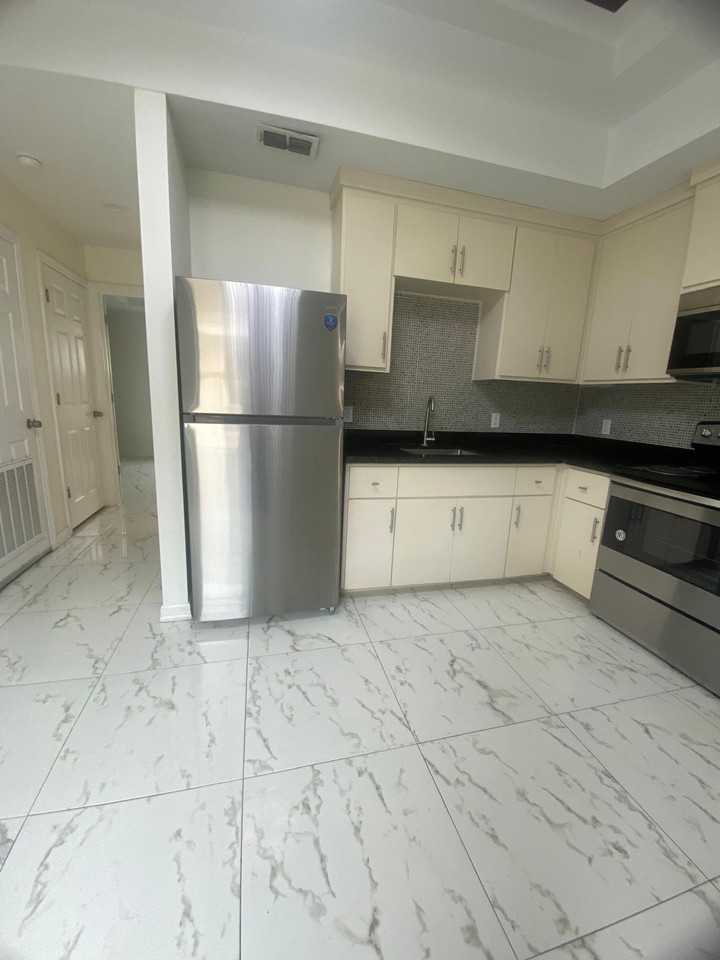 2702 Larkspur Ave #6 - Photo 3 of 13