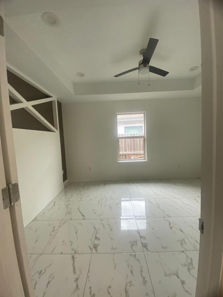 2702 Larkspur Ave #6 - Photo 7 of 13