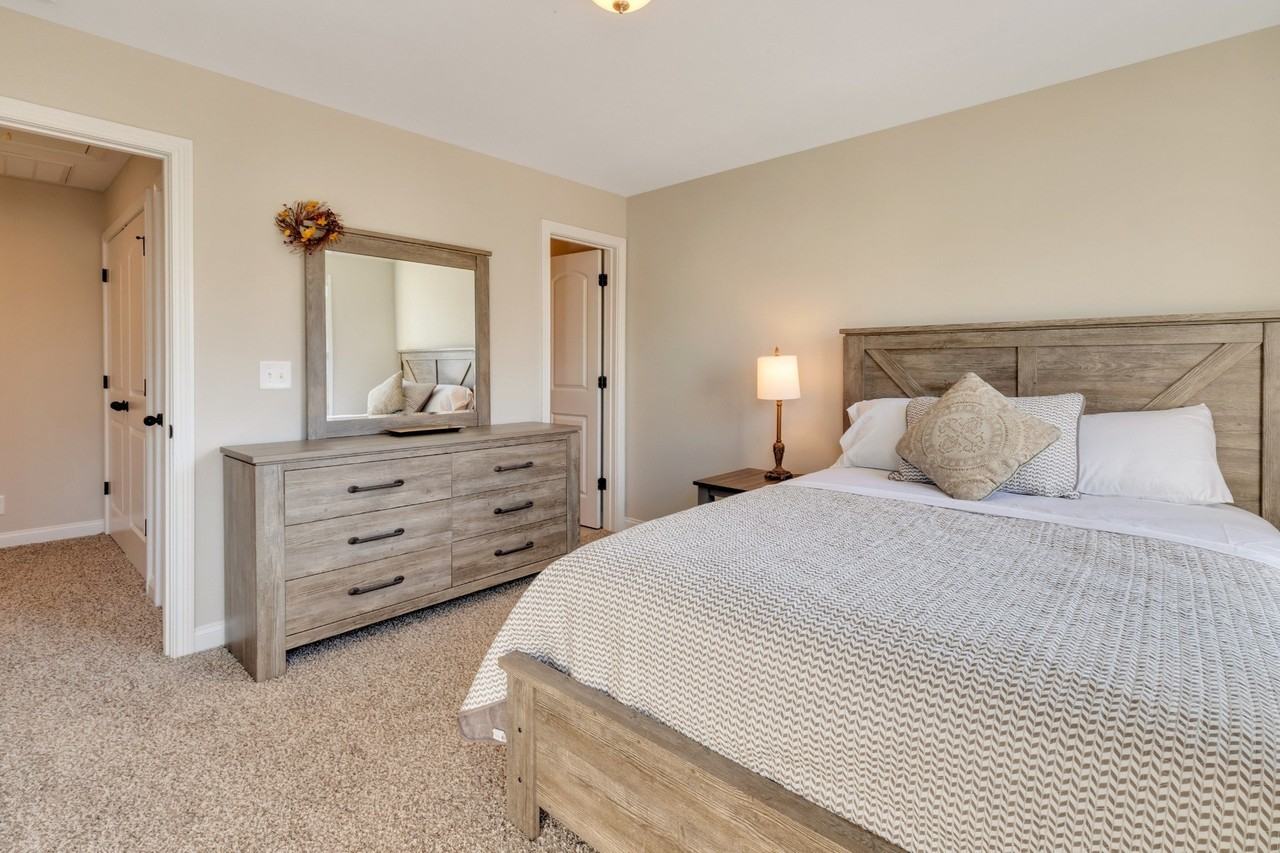 118 Alexander Blvd - Photo 2 of 19