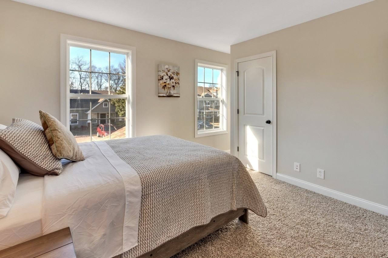 118 Alexander Blvd - Photo 3 of 19