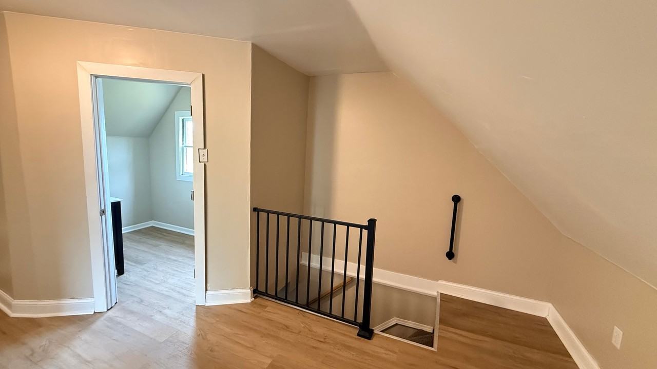 5032 N 32nd St - Photo 5 of 11