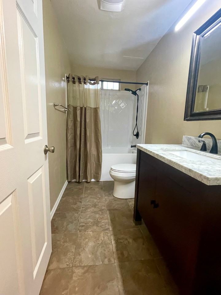 3035 S Palm Grove Ave - Photo 5 of 16