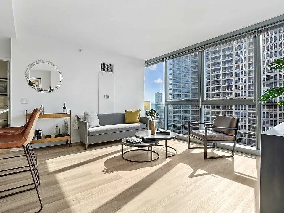 345 W Wolf Point Plz - Photo 3 of 19