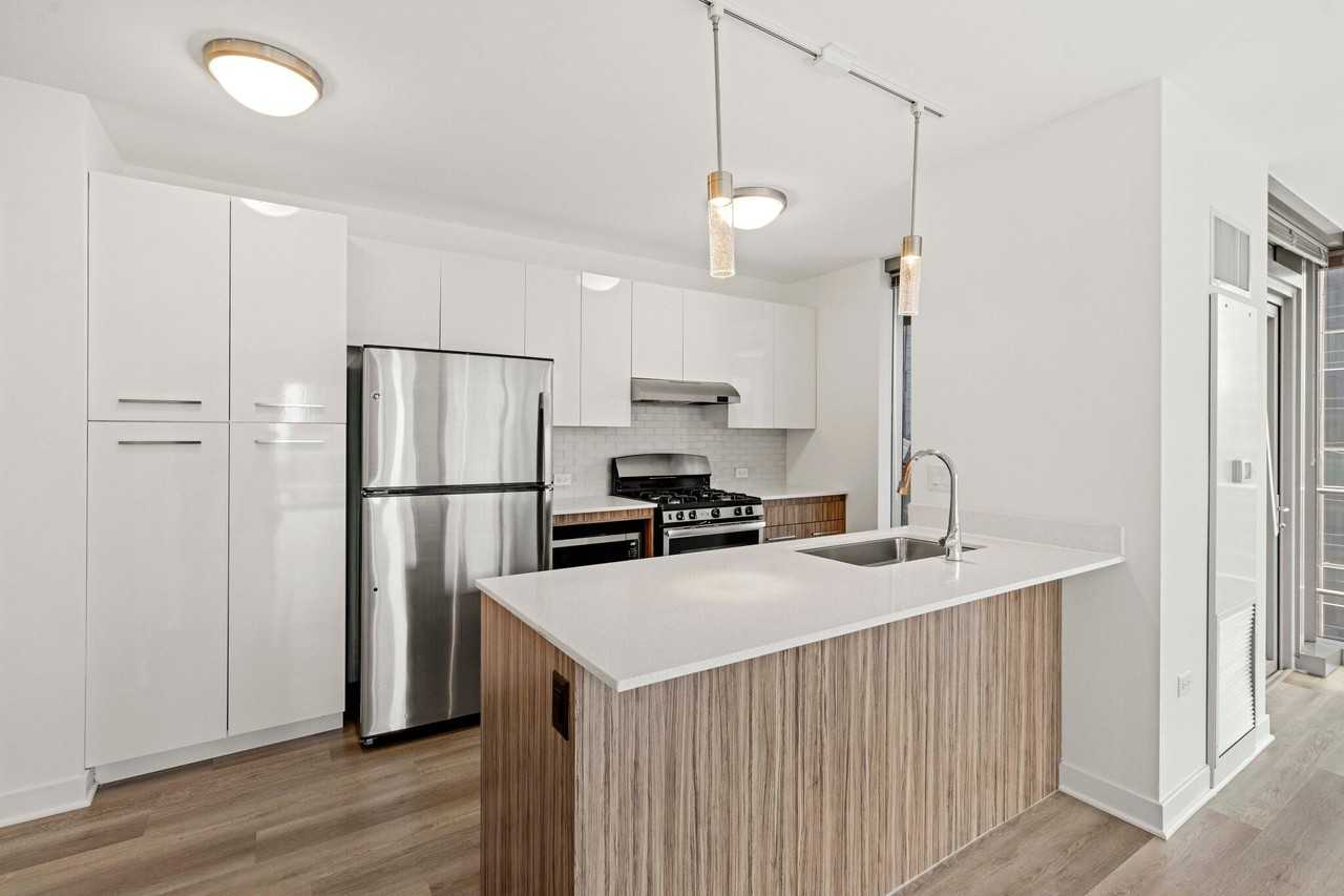 345 W Wolf Point Plz - Photo 7 of 19