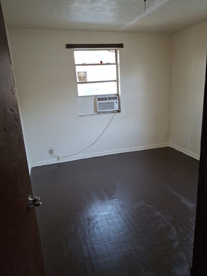 1845 W 13th St #1 - Photo 2 of 8
