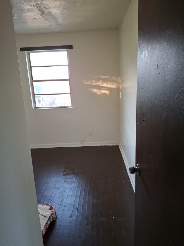 1845 W 13th St #1 - Photo 4 of 8