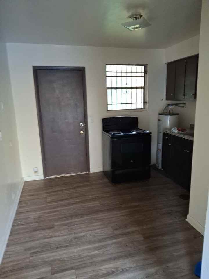 1845 W 13th St #1 - Photo 5 of 8