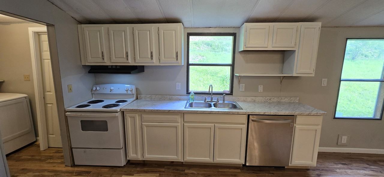 584 Mountain Spur Dr #NA - Photo 6 of 33