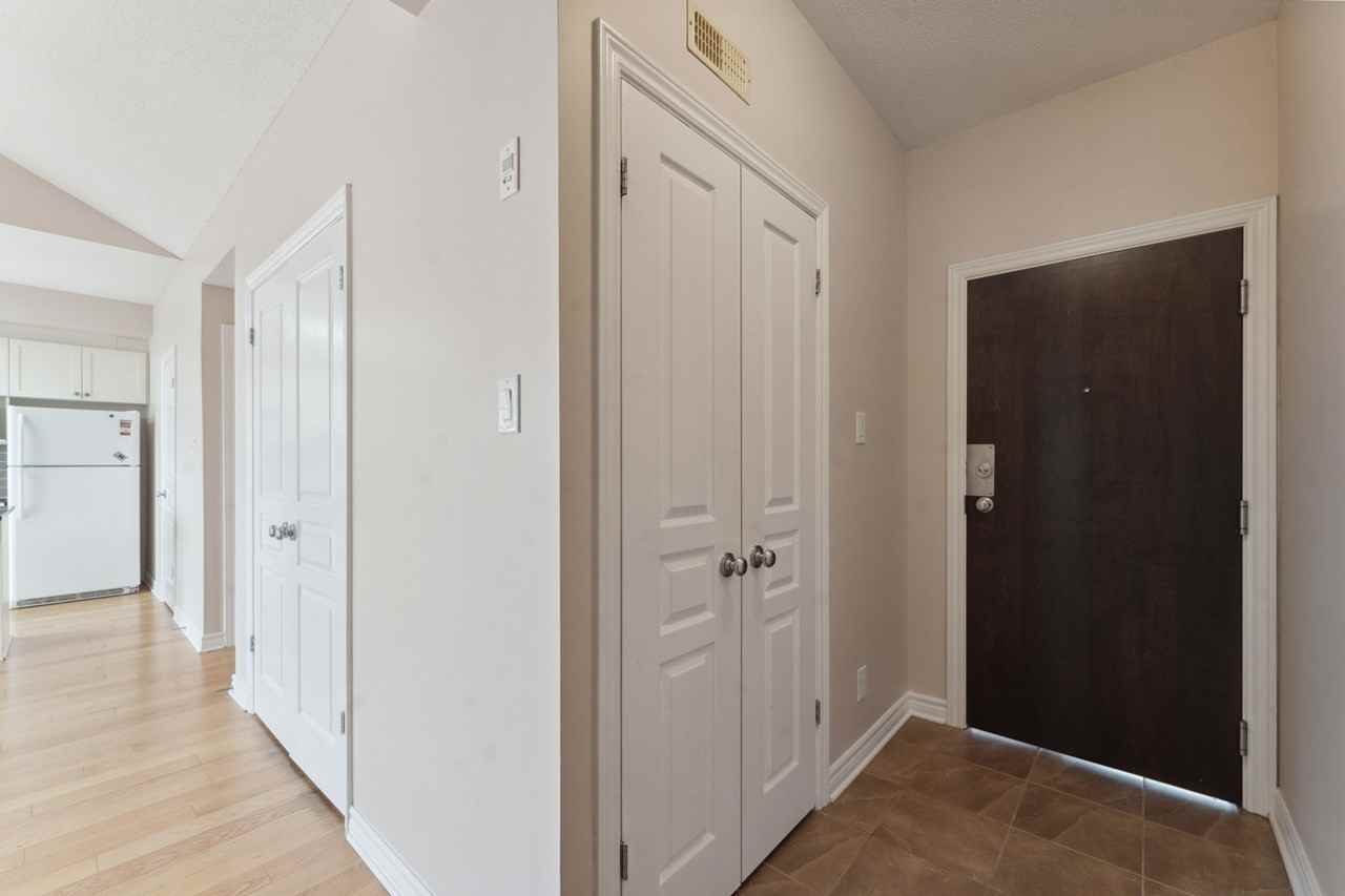 1040 Beryl Private #h - Photo 2 of 36