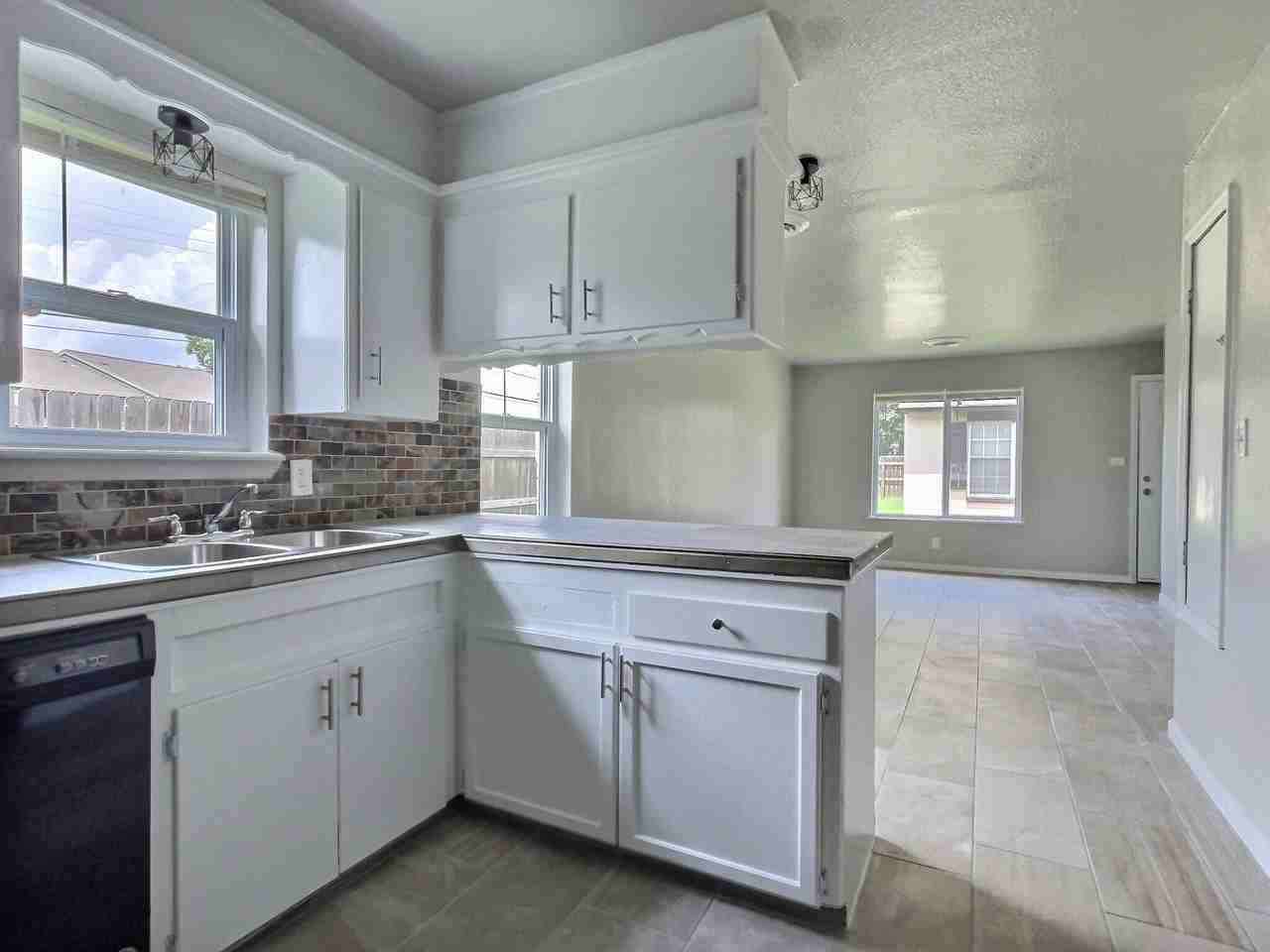 6120 S Madison Pl #A - Photo 4 of 11