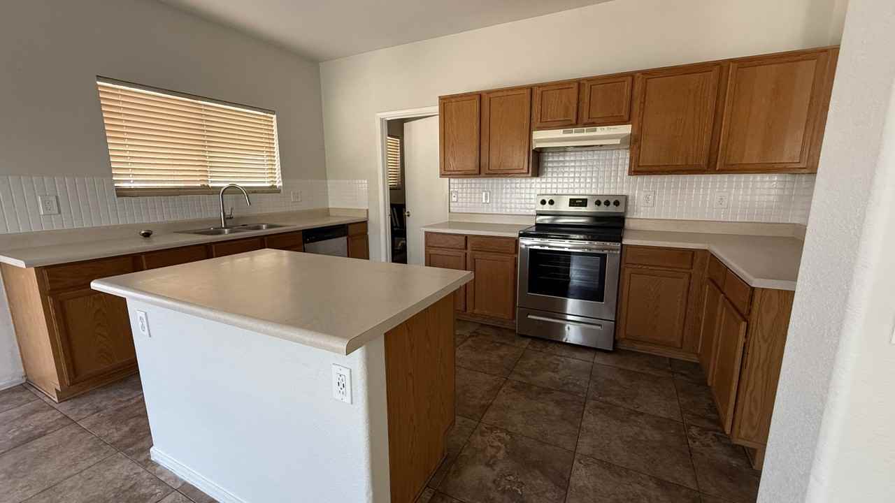 4604 North 92nd Lane - Photo 4 of 10