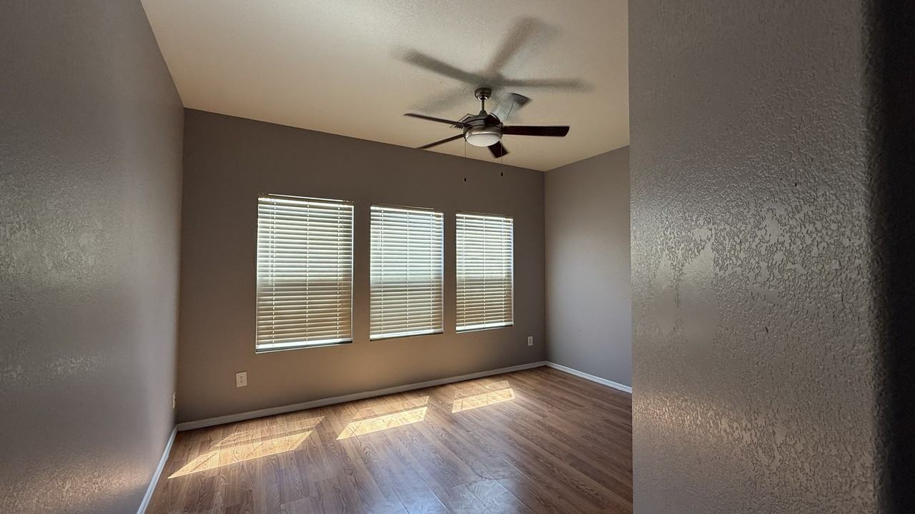 4604 North 92nd Lane - Photo 6 of 10