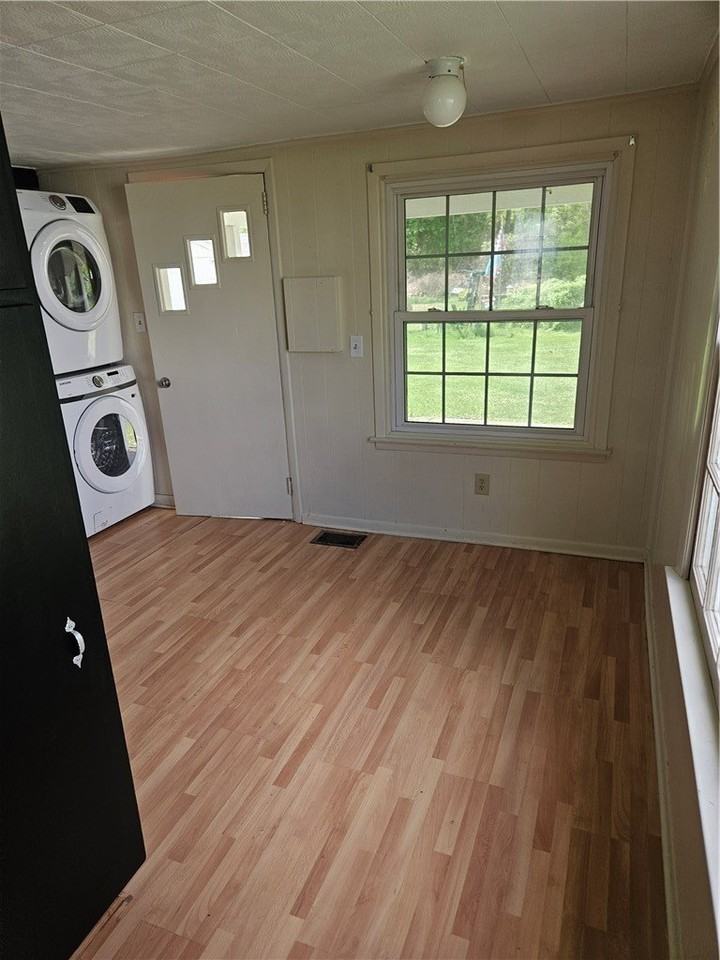 234B Allen St - Photo 3 of 9