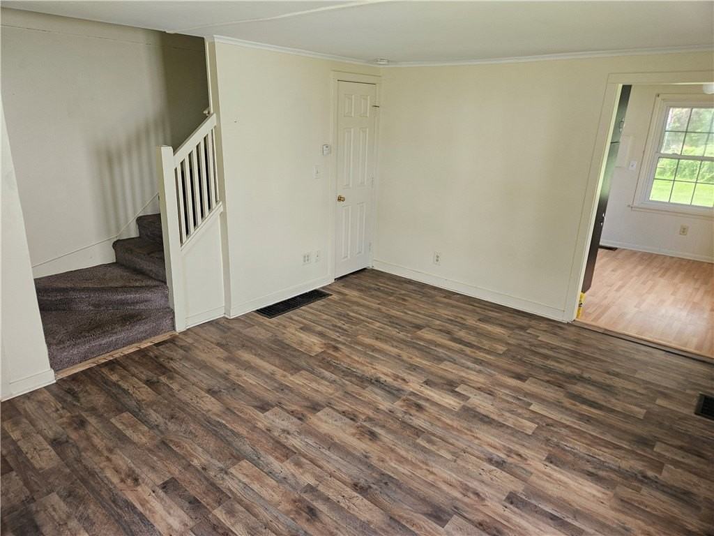 234B Allen St - Photo 4 of 9