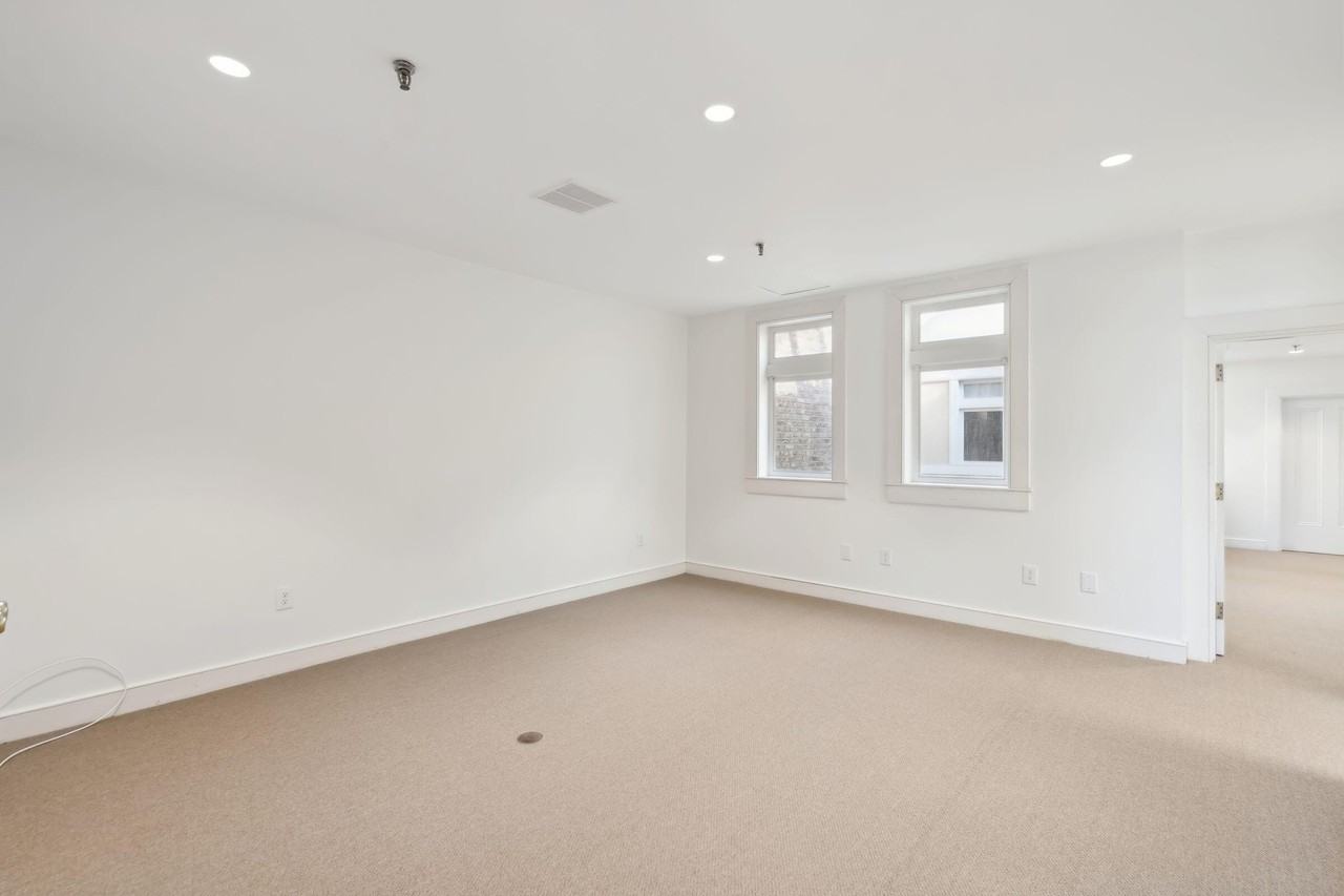 233 King St #C - Photo 5 of 25