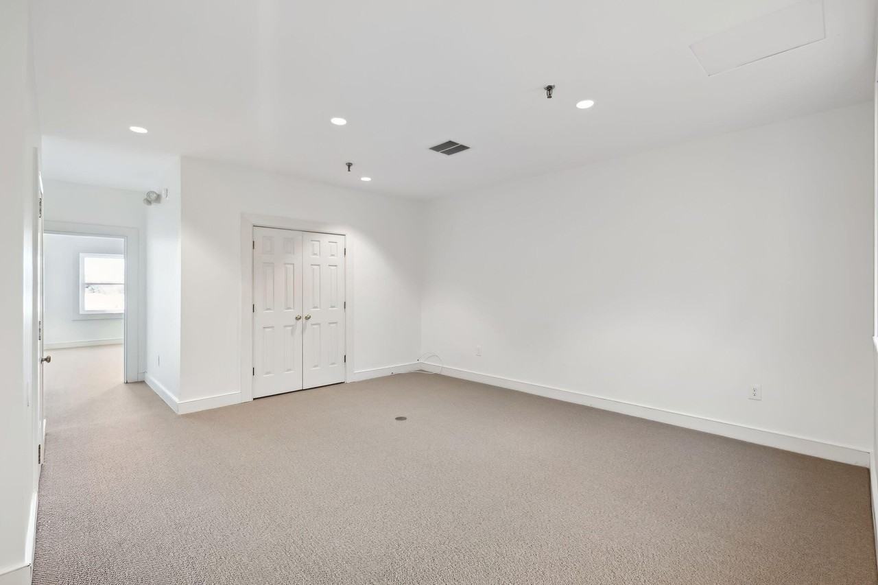 233 King St #C - Photo 7 of 25