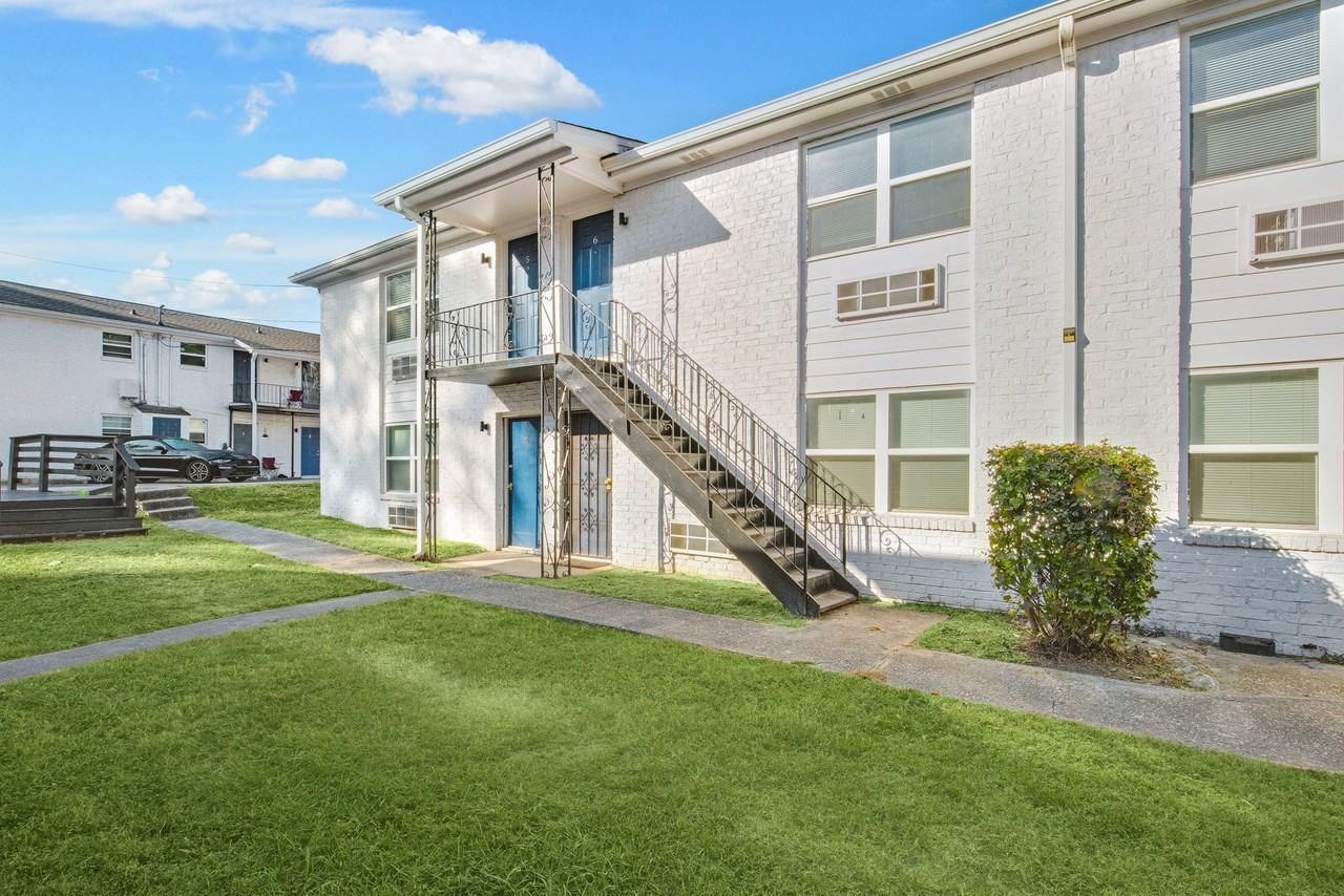 969 Forest Ave Apt B6 #B6 - Photo 5 of 19