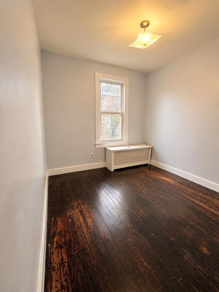 187 Clerk St - Photo 7 of 19