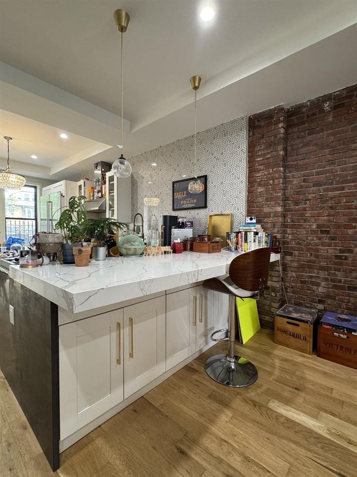 164 Harrison Ave #2 - Photo 7 of 41