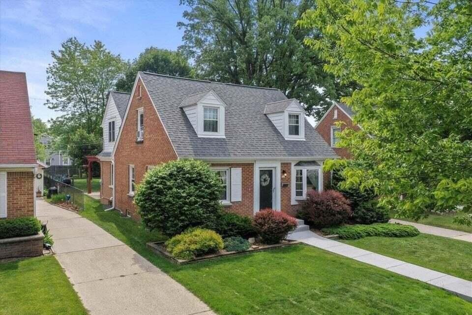 4942 N Berkeley Blvd - Photo 3 of 25