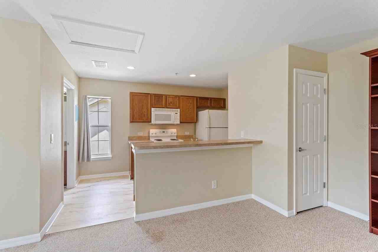2146 Shaw Ln - Photo 3 of 10