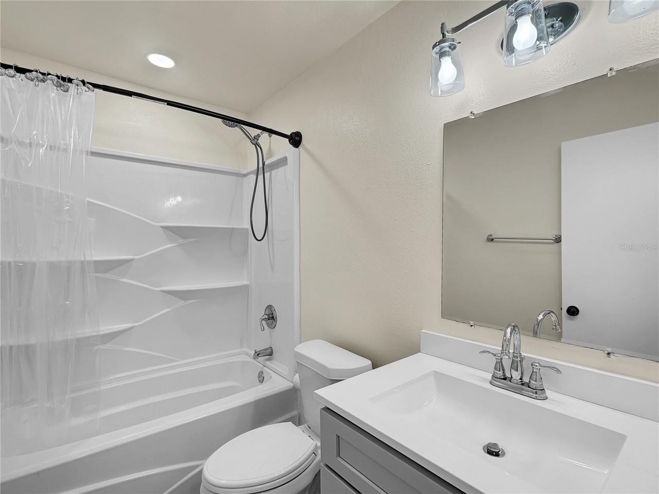 4126 Plantation Cove Dr #304 - Photo 5 of 13